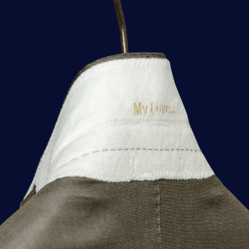 Bij Edgar N. | Experience Tailoring creëren we trouwpakken en complete outfits die jouw persoonlijkheid, stijl en oog voor detail weerspiegelen.