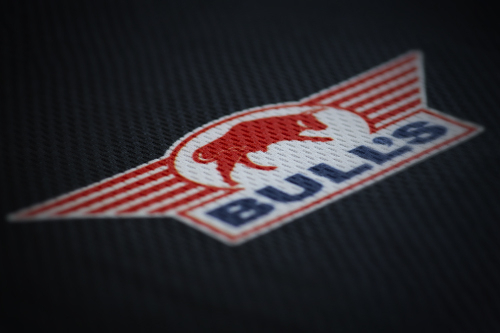 Bull's logo op shirt