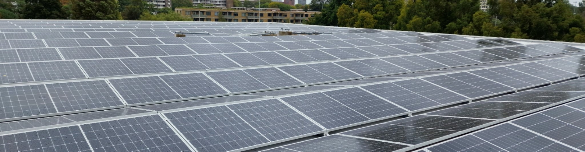Zonnestroominstallatie na dakvernieuwging - 753 panelen Zwembad Overbosch Den Haag