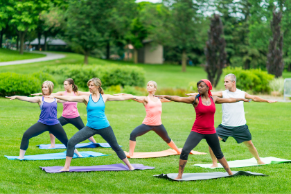 Fit met rustige yoga-achtige oefeningen