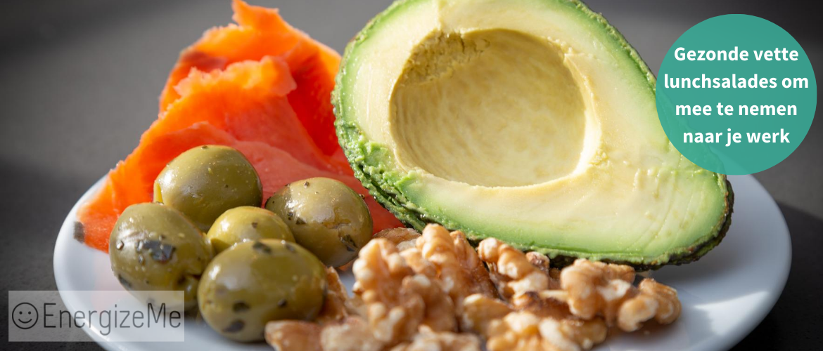 Gezonde vette lunchsalades om mee te nemen naar je werk
