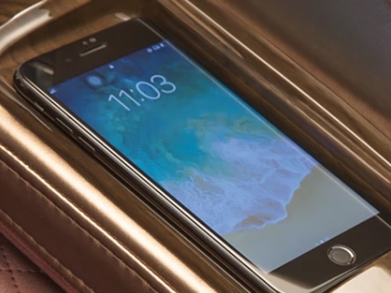 High end massagestoel met ruimte voor smartphone