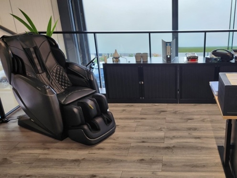 Luxe massagestoel bij PCS voor klanten