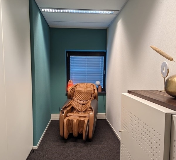 Massagestoel relaxclusief op kantoor bij RTL