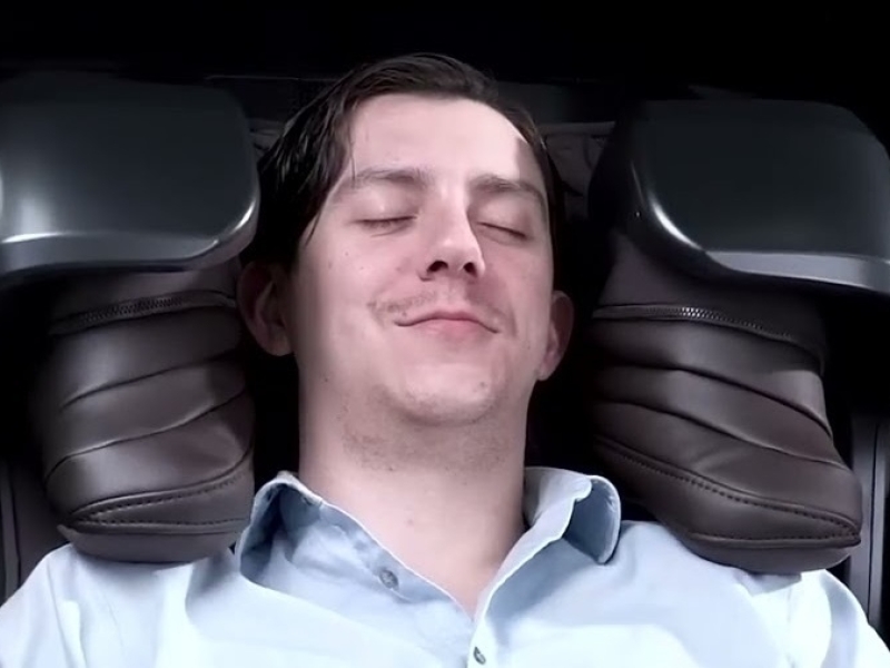 Nek en schouder massage in 6d massagestoel