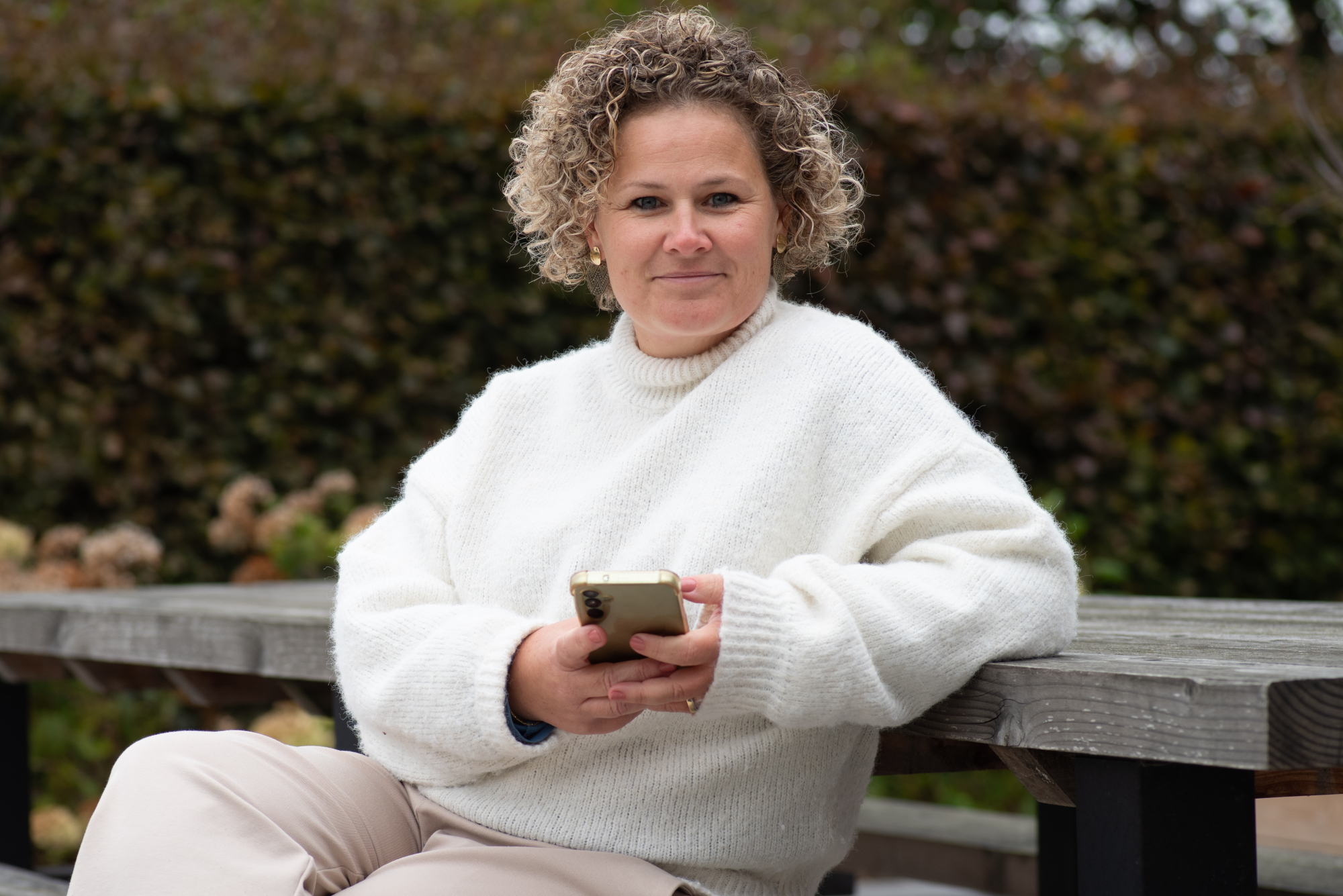 samen naar rust in je gezin rust in het gezin opvoeding en emoties co-regulatie kind spiegelneuronen ouderschap verbinding met je kind gezinspsycholoog tips emotieregulatie opvoeding