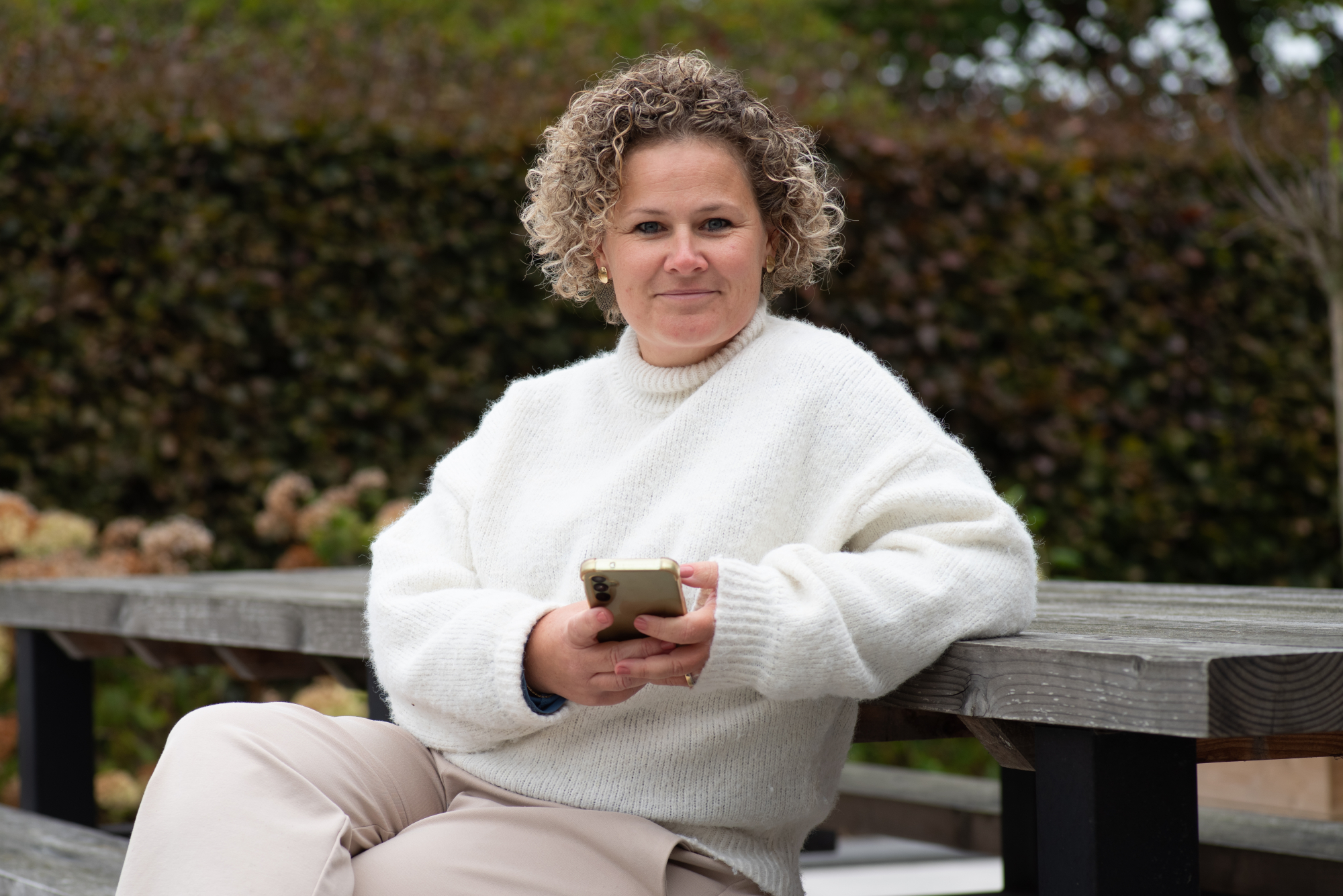 samen naar rust in je gezin rust in het gezin opvoeding en emoties co-regulatie kind spiegelneuronen ouderschap verbinding met je kind gezinspsycholoog tips emotieregulatie opvoeding