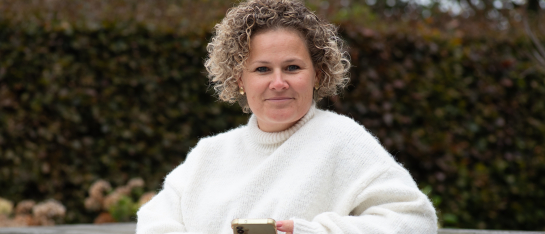 samen naar rust in je gezin rust in het gezin opvoeding en emoties co-regulatie kind spiegelneuronen ouderschap verbinding met je kind gezinspsycholoog tips emotieregulatie opvoeding