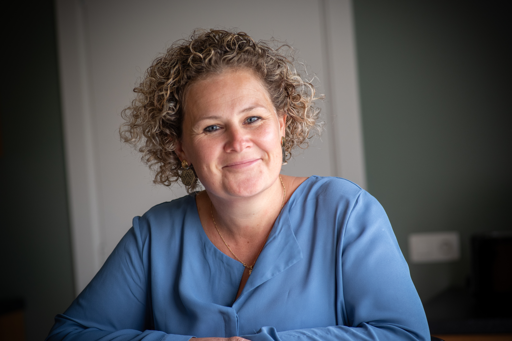 rust in het gezin  opvoeding en emoties  co-regulatie kind  spiegelneuronen ouderschap  verbinding met je kind  gezinspsycholoog tips  emotieregulatie opvoeding