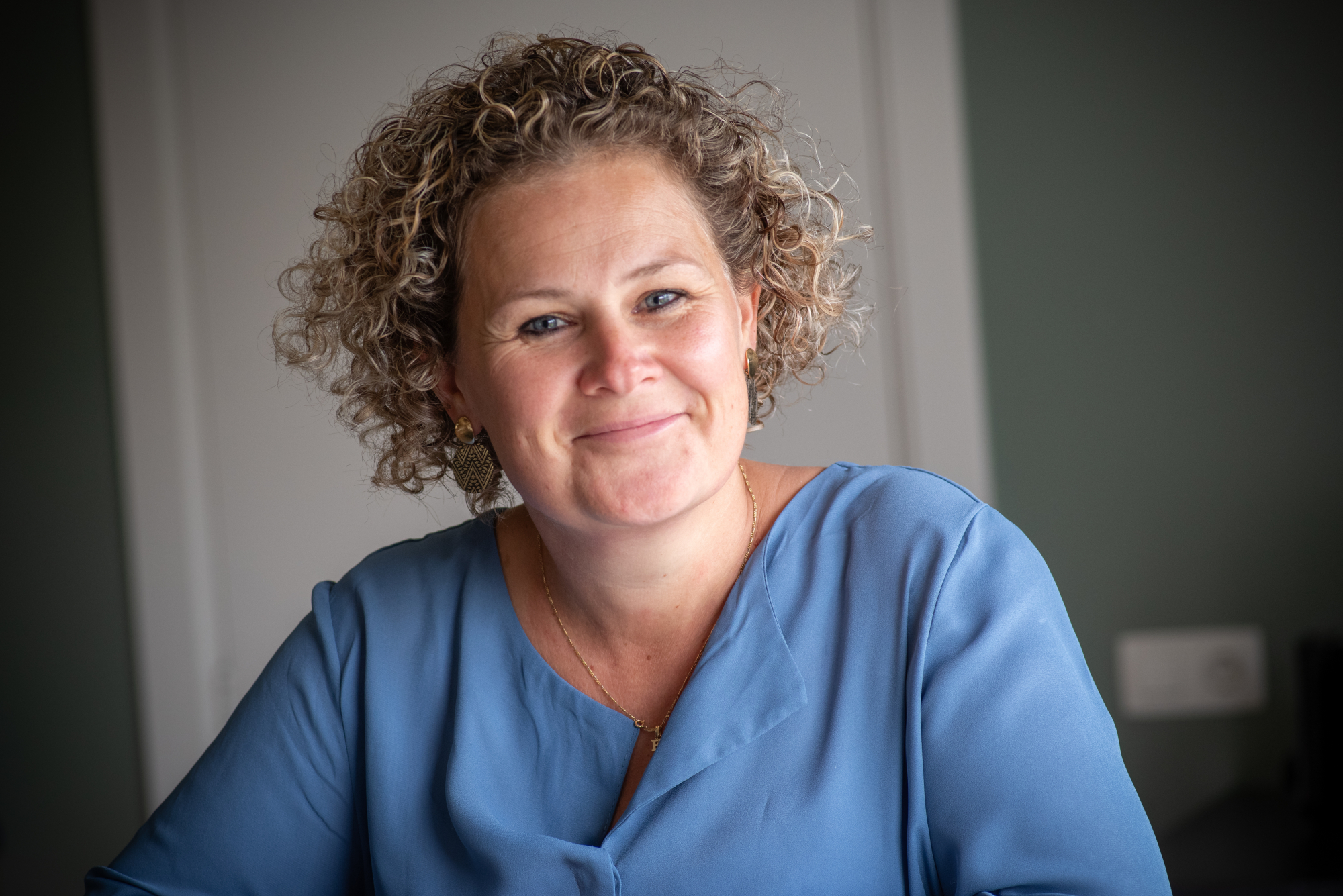 rust in je gezin rust in het gezin opvoeding en emoties co-regulatie kind spiegelneuronen ouderschap verbinding met je kind gezinspsycholoog tips emotieregulatie opvoeding