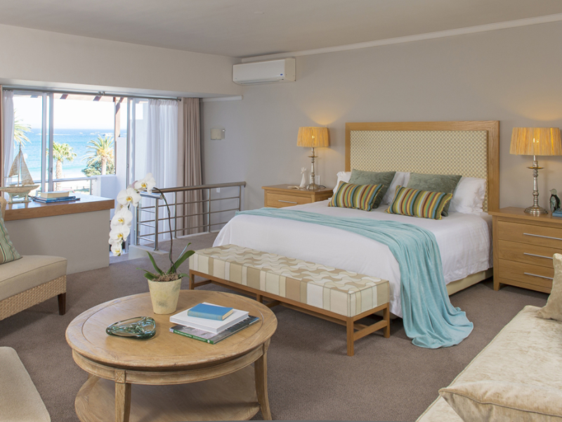 The-Bay-Hotel-zwembad-slaapkamer