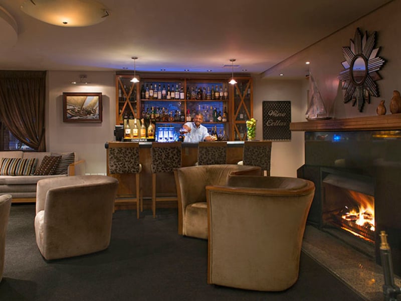 The-Bay-Hotel-bar