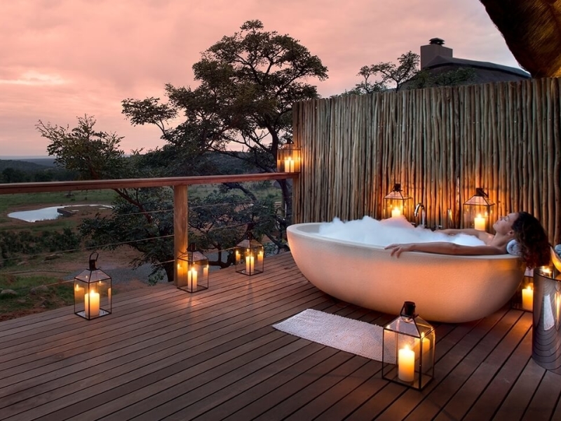 romantic bath outside Welgevonden