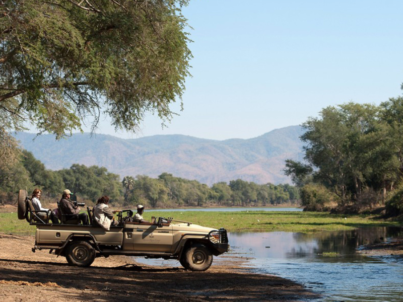 bains-river-camp-safari-lodge-zambia-game-drive