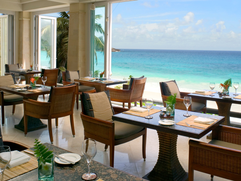 banyan-tree-resort-seychelles-restaurant-uitzicht