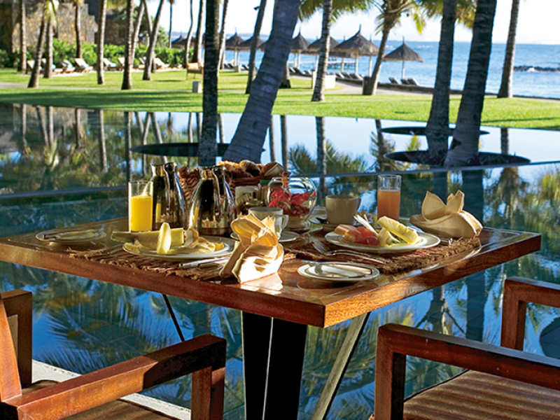 belle-mare-plage-beach-golf-resort-mauritius-ontbijt