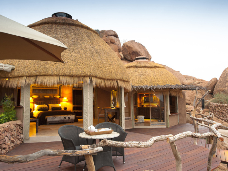 camp-kipwe-namibie-lounge