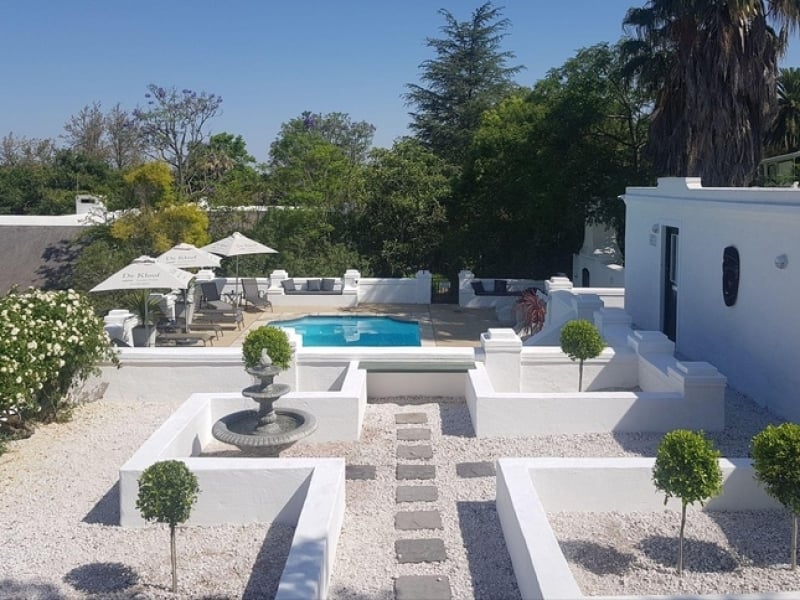 de-kloof-luxury-estate-swellendam-zuid-afrika-zwembad-terrassen
