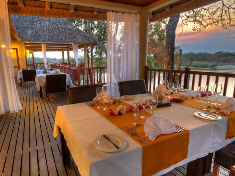 divava-okanvango-resort-spa-namibie-diner
