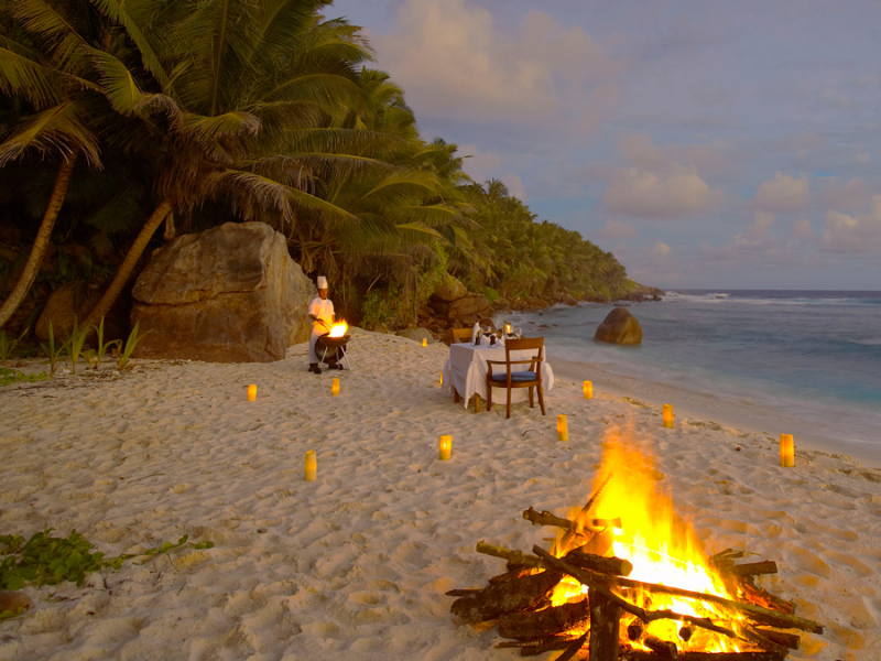 fregate-island-private-seychellen-diner-op-strand