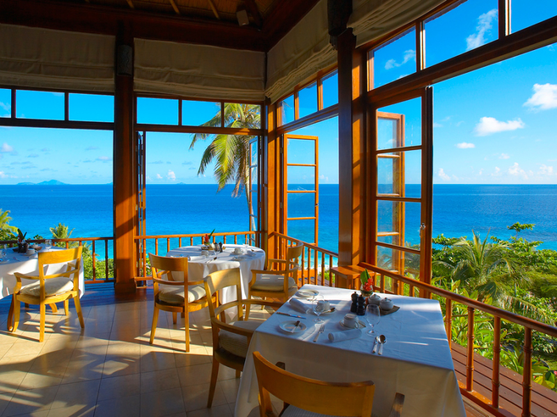 fregate-island-private-seychellen-ontbijt-uitzicht