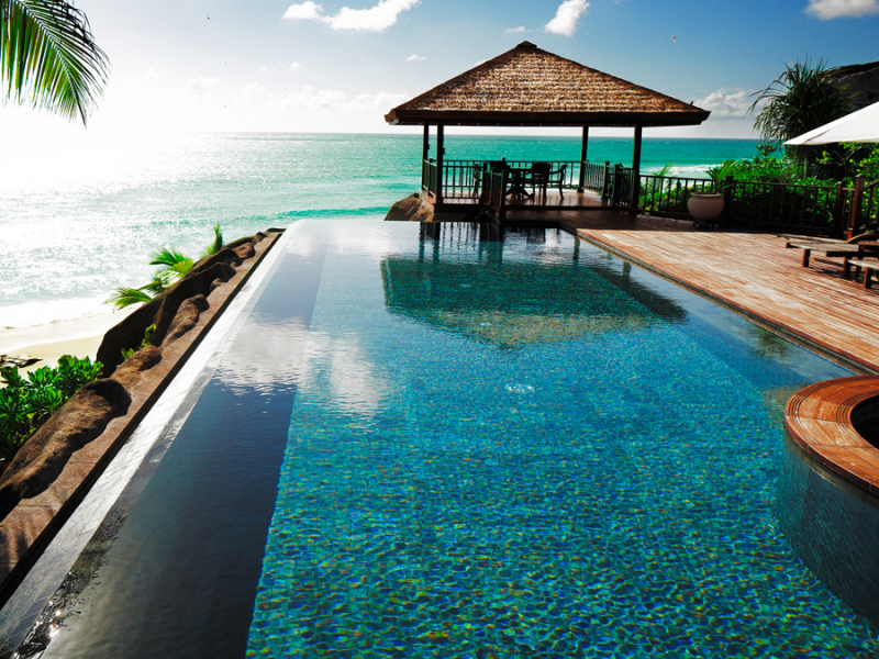 fregate-island-private-seychellen-zwembad