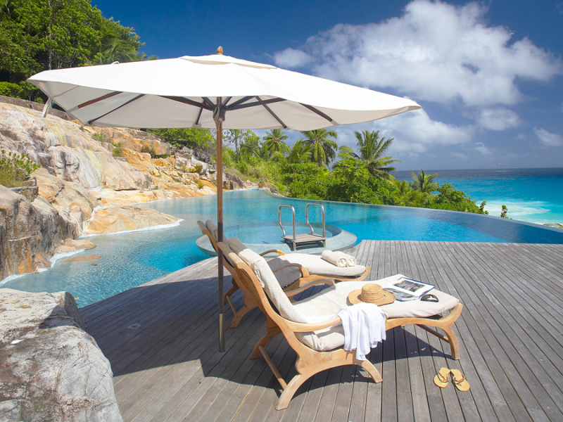fregate-island-private-seychellen-zwembad-uitzicht