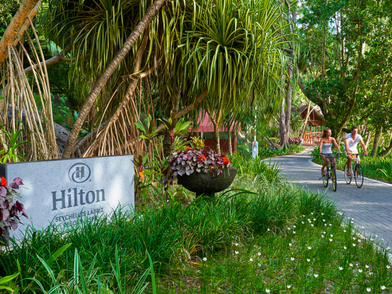 hilton-labriz-resort-spa-sihouette-island-seychellen-fietsen