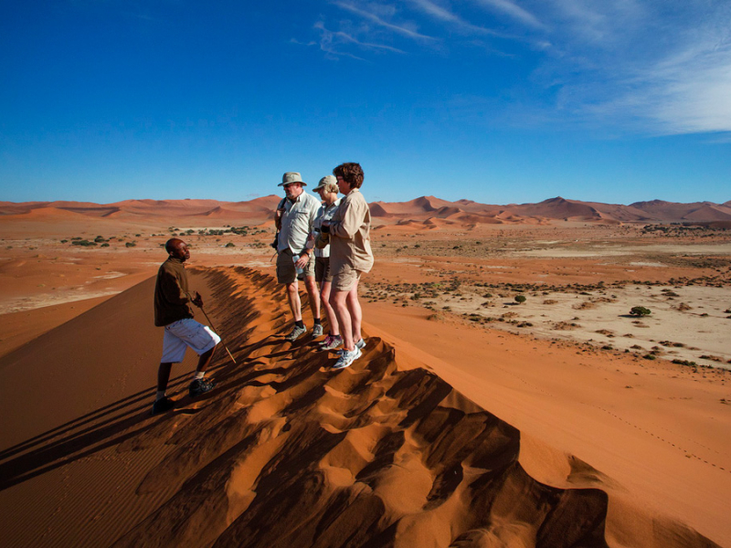 kulala-desert-lodge-sossusvlei-woestijn-namibie-wandel-excursie