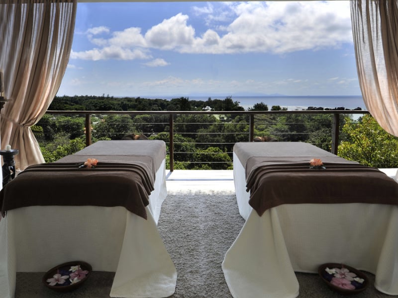 le-domaine-de-lorangeraie-la-digue-seychellen-massage-uitzicht