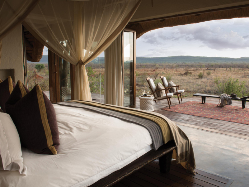 madikwe-hills-safari-lodge-madikwe-private-game-reserve-zuid-afrika-slaapkamer-met-uitzicht