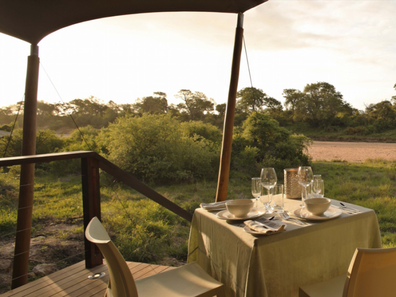 ngala-tented-camp-private-game-reserve-krugerpark-zuid-afrika-uitzicht-patio