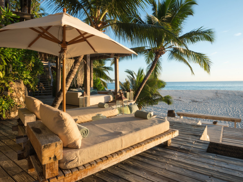 north-island-seychellen-day-bed-uitzicht