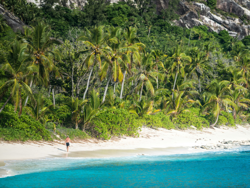 north-island-seychellen-strandwandeling