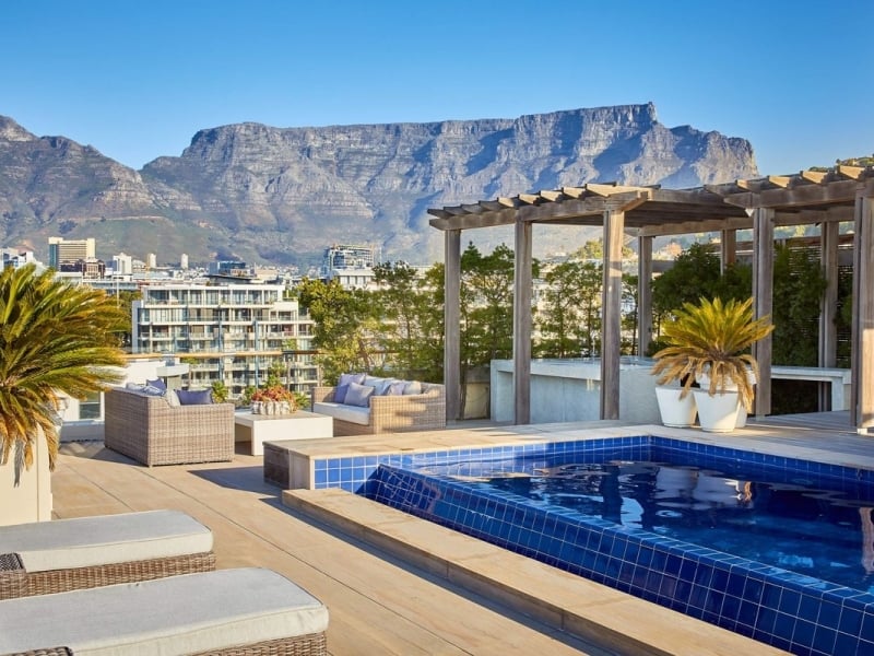 the-one-only-hotel-kaapstad-poolside