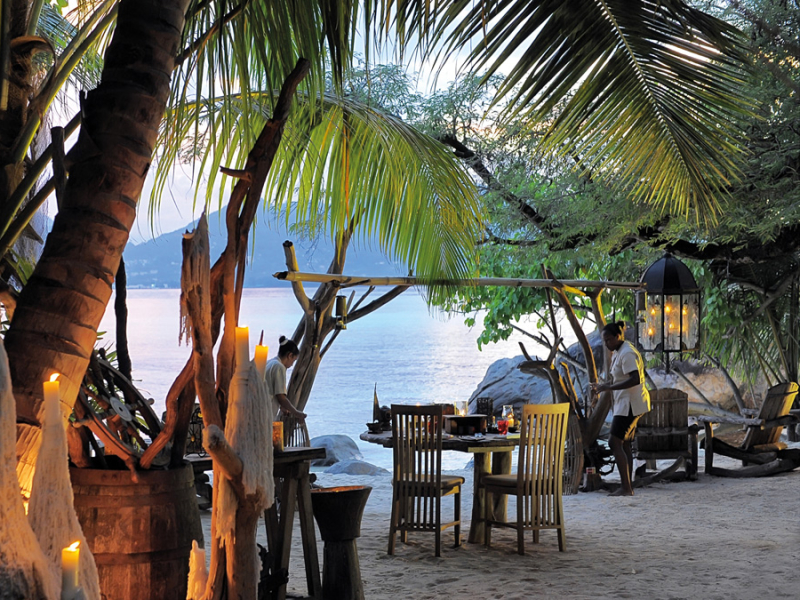 sainte-anne-private-island-seychellen-restaurant-op-strand