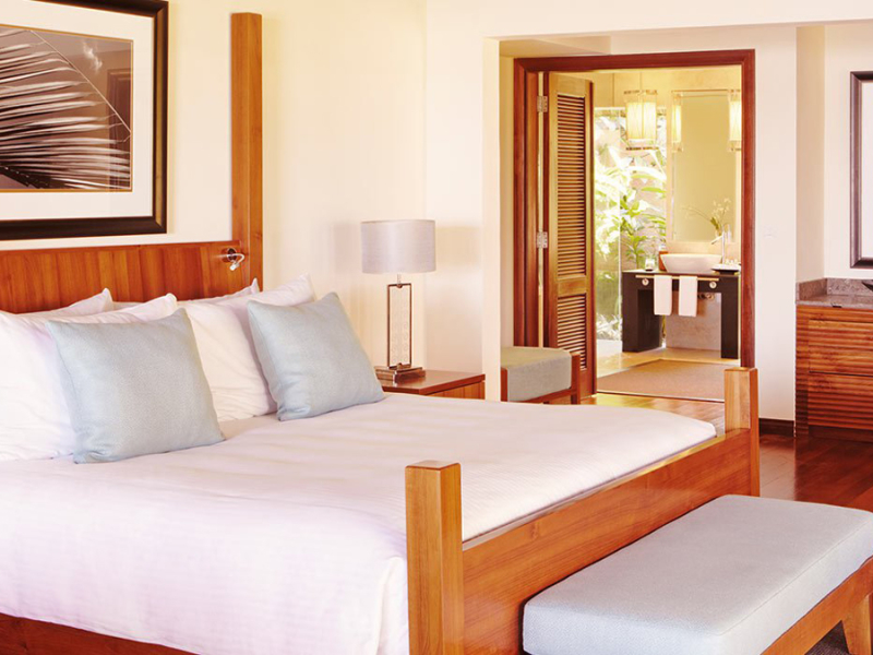 shanti-maurice-resort-mauritius-bed