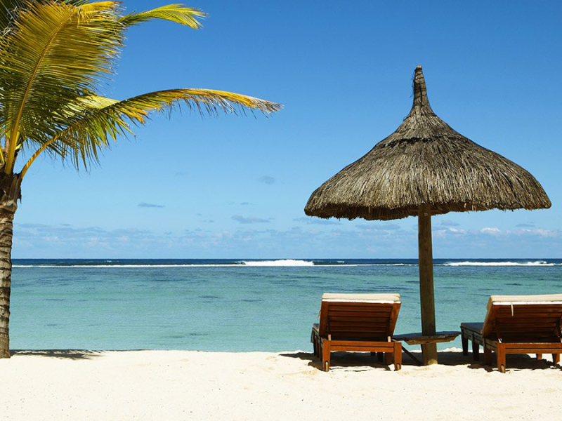 shanti-maurice-resort-mauritius-strand-bed