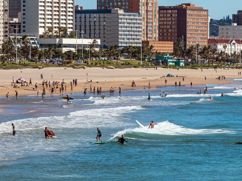 strandbezoekers-durban-south-africa
