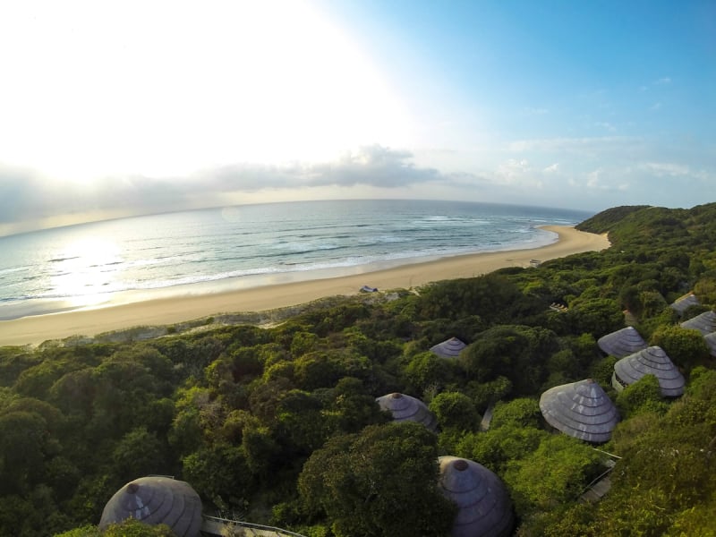 thonga-beach-lodge-hotel-st--lucia-kwazulu-natal-overzicht-op-oceaan
