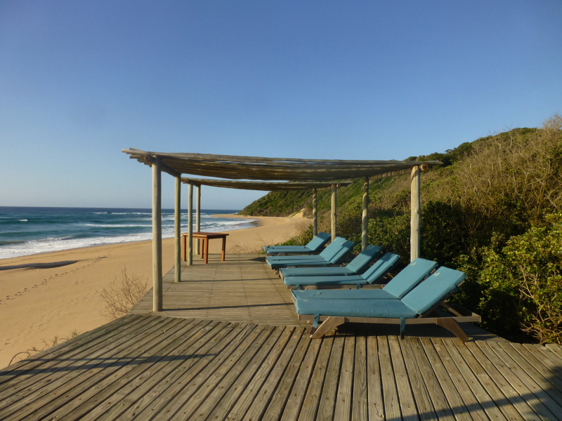 thonga-beach-lodge-hotel-st--lucia-kwazulu-natal-strand-deck