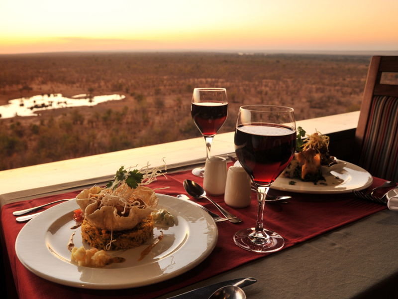 victoria-falls-safari-lodge-zimbabwe-diner-met-uitzicht
