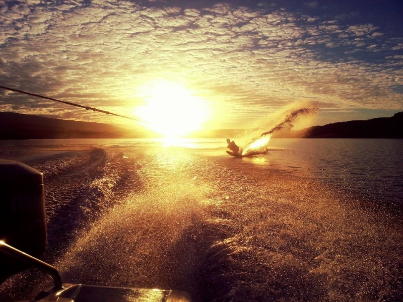 cederberg-ridge-excursions-waterskiing-on-the-dam.jpg