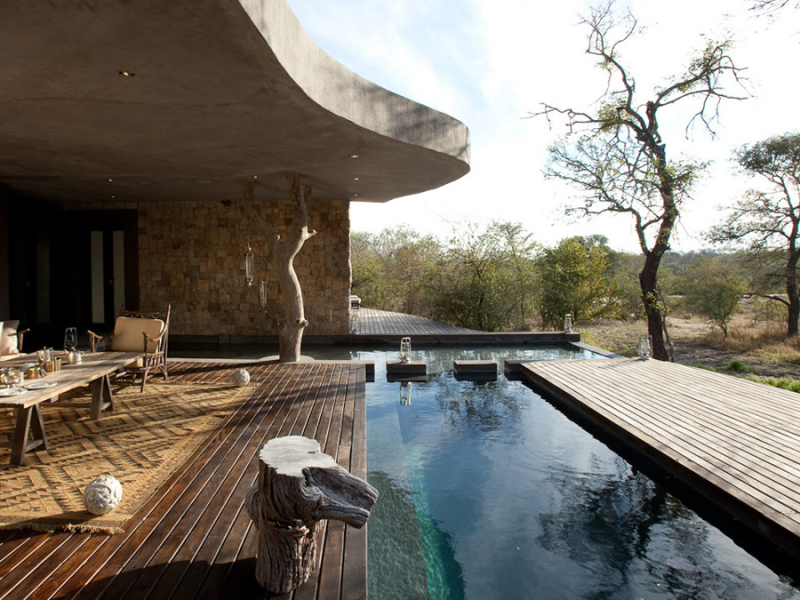 chitwa-chitwa-private-game-lodge-krugerpark-zuid-afrika-uitzicht-zwembad-1.jpg