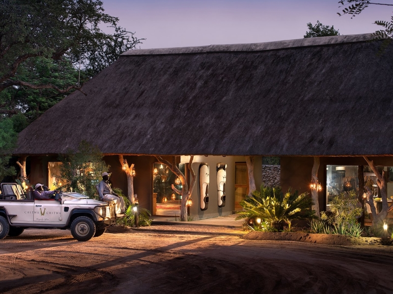 chitwa-chitwa-safari-lodge-entrance-game-vehicle.jpg