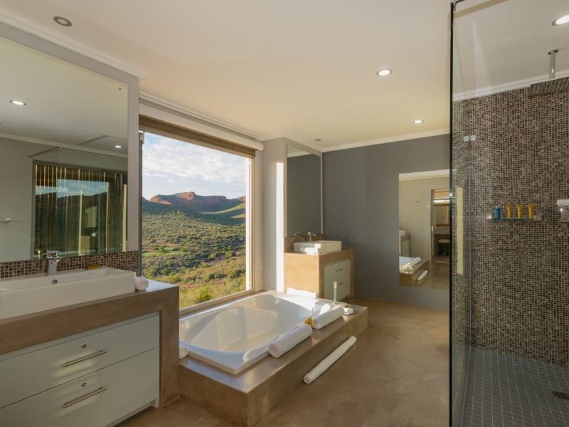 landrani-lodge-outshoorn-luxury-cabin-bathroom