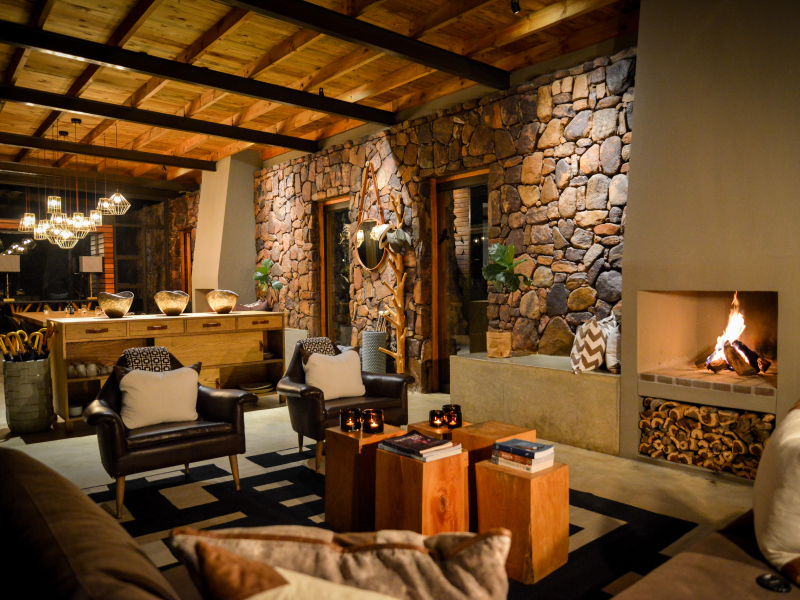 Marataba-Mountain-Lodge-evening-lounge