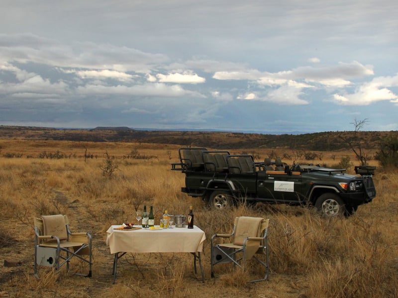 nambiti-plains-lodge-outdoor-diner