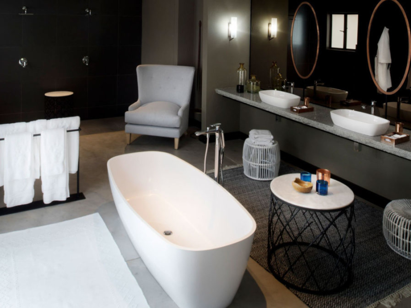 Sylvan Safari bathroom