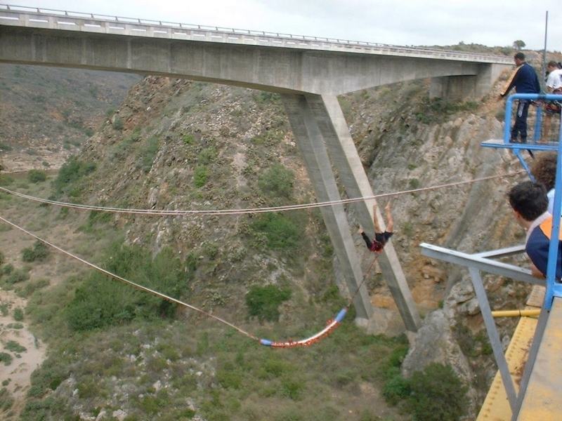 bungee-jumpen-in-zuid-afrika-gourits-river-bridge-springen